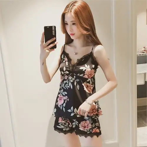  睡衣睡衣,不将就精致女人都穿这几款,窈窕迷人浓浓女人味