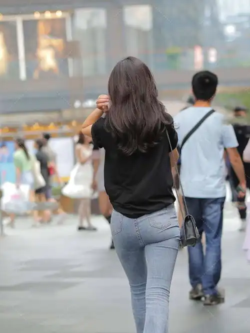  黑蓝色搭配,可温柔可酷帅,多种风格轻松切换