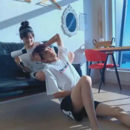  幸福情侣微信头像,心里甜所以嘴上也甜