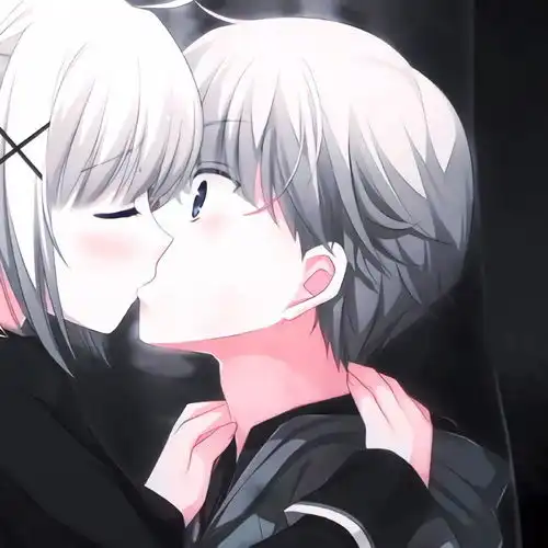  动漫情侣头像怕目光夹杂爱意所以不敢看你