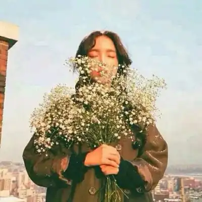  捧花情侣头像手里拿花的女生头像高清系列