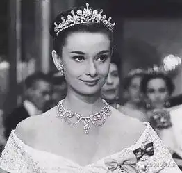  与其怪异的年轻,不如自然地变老