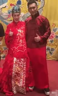  何润东内蒙拍婚纱照各大明星都有搞怪婚纱照