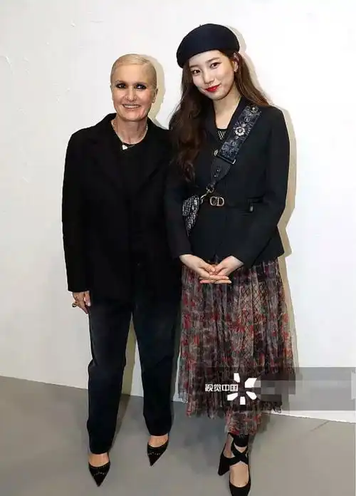  ab参加时装周被抓拍,妆好浓额头像杨幂,旁边秀智怎么胖这么多