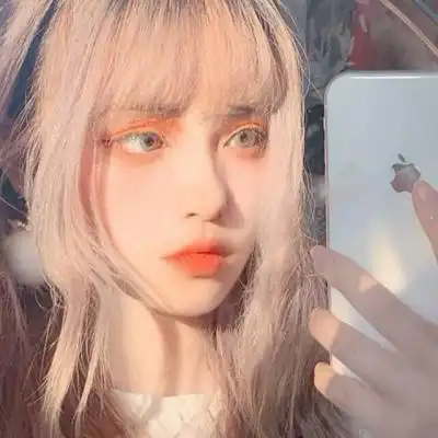  2021欧美女生头像气质美女即使不完美却很迷人