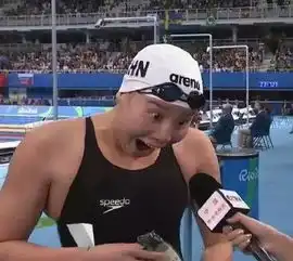  第12块奖牌表情包傅园慧获100米仰泳铜牌