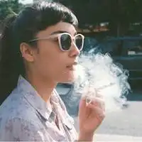 欧美酷炫风头像你愿意用多久等一个不爱你的人