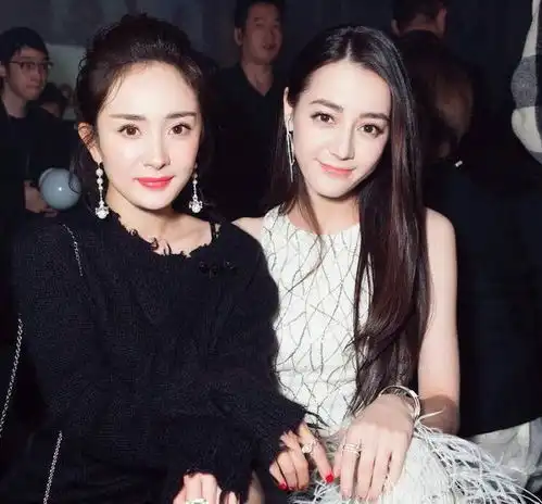  杨幂自黑说发际线高,暗指和热巴不和原因,让黑粉无地自容,实在高明节目