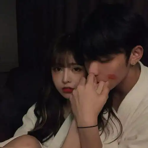  可爱情侣头像可爱特殊字体表情