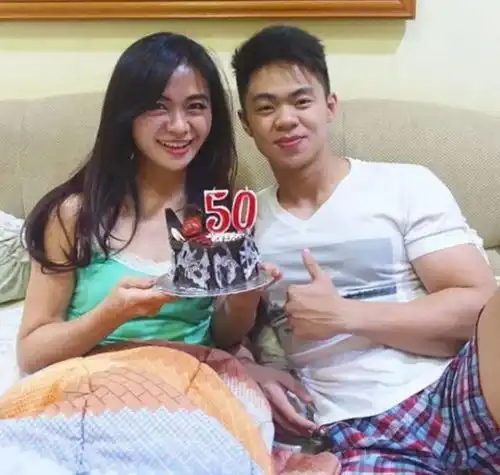  这些年过半百的妈妈女明星,和儿子在一起像情侣,耽误儿子找对象