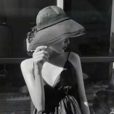  黑白女头像伤感高冷孤独岁月之沉淀