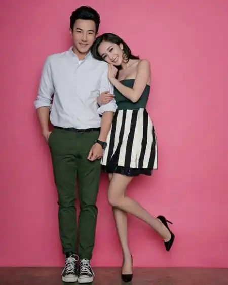  被曝与魏大勋同居,杨幂仍戴情侣帽是默认回避媒体镜头疑似害羞