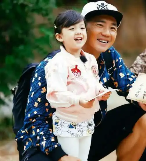  lucky和戚薇有多像连翻白眼的表情都一模一样