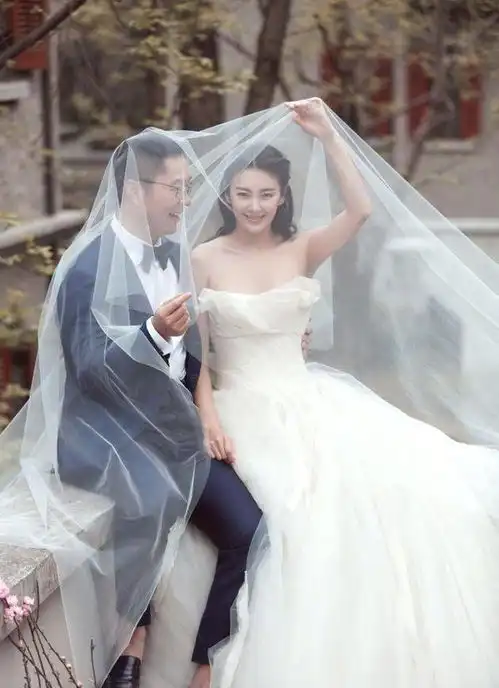  张雨绮疑似新恋情曝光与小8岁小提琴手李柄熹约会互动亲密