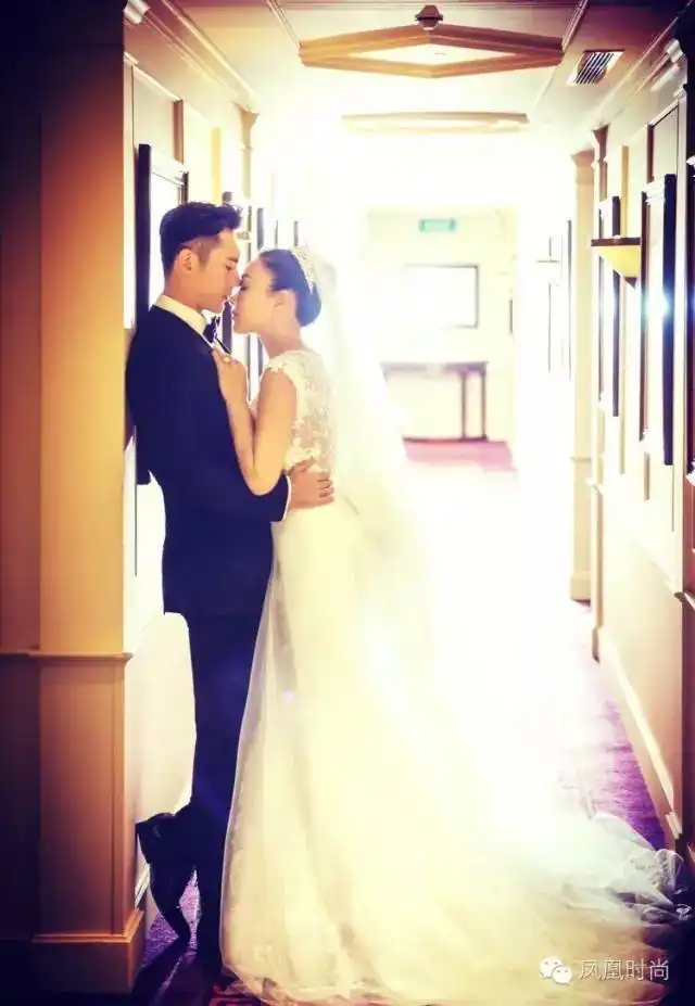  经历过2次失败的婚姻为什么47岁的钟丽缇还能被他捧为公主