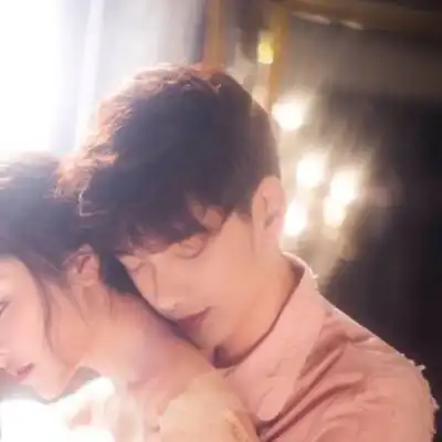  高清甜蜜情侣头像一左一右幸福甜蜜的情侣