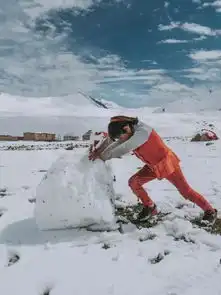  这对异想天开的小情侣把家装进4㎡房车,7个月环游大半个中国,低成本还超浪漫