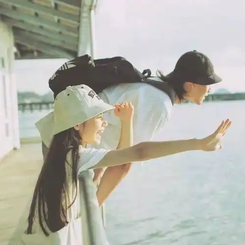  情头满是爱意的情侣头像