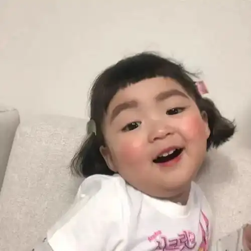 一组看一眼就很开心的萌娃表情包