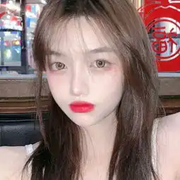  很酷的露肩女生头像,性感锁骨穿吊带