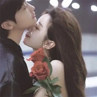  2023浪漫相爱情侣头像