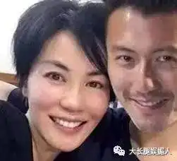  王菲人老心不老,挺孕肚逛街心情大好谢霆锋却开心不起来...