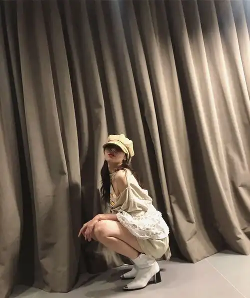  令日韩女星和网红们都着迷灯芯绒不老气,冬天穿搭必备灯芯绒裤外套,