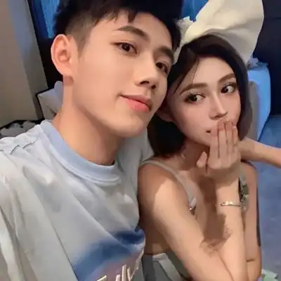  2023最新体贴温暖真人情侣头像