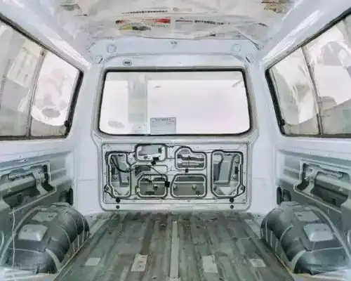  小情侣改装车辆环游中国刷爆朋友圈,但警察却说他们违法