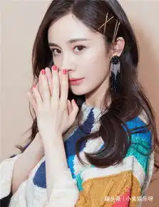  杨幂和赵薇同穿彩虹毛衣,10岁之差,还是杨幂更好看