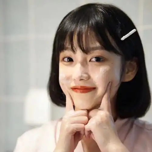  自拍风格女生头像