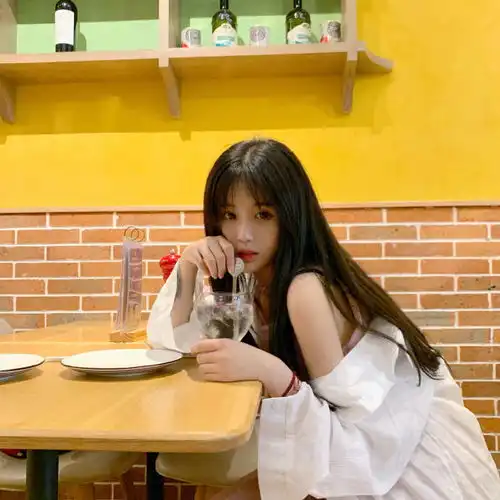  杨清柠晒美照,意外撞脸四千年美女鞠婧祎,网友何时出道