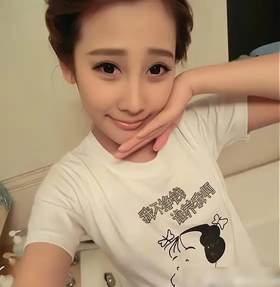  今天有兄弟要来我家吃饭,老婆还一直穿着这身,我该怎么说她呢