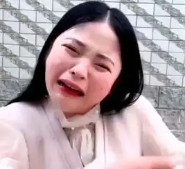  主播小姐姐被章鱼下嘴,网友们说为了火,太拼了