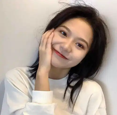  头像看我的大长腿一不小心跨了个年