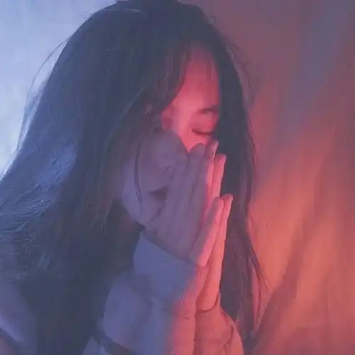  27万瓶牛奶倒入下水道,裸贷为偶像投票你我本无缘,全靠我砸钱