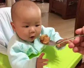  吃多了这样东西,8岁男孩停止发育,这3种食物,别再给娃吃了孩子