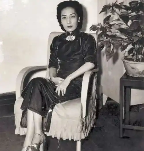  民国老照片军阀们漂亮的姨太太们图2是杜月笙的5姨太