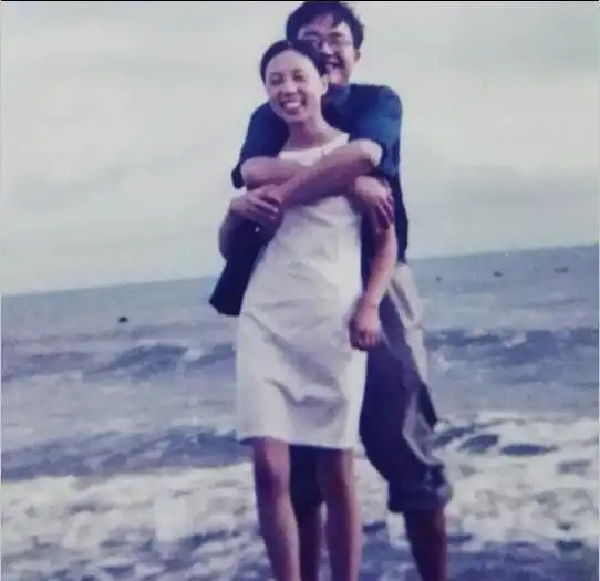  父母的爱情上世纪九十年代情侣照,他们笑得真甜