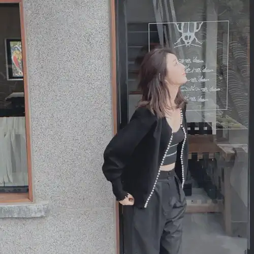  佟丽娅离婚后衣品开挂穿小香风混搭运动bra,又美又酷太飒了