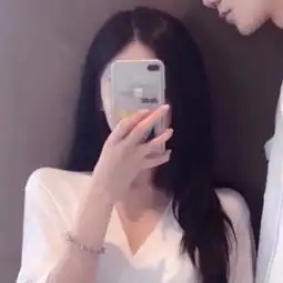  我很容易哄的,说不定一个抱抱就哄qq情侣头像我要个性网