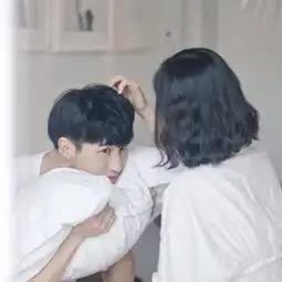  背上带字的情侣头像背影一男一女