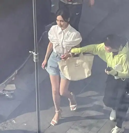  baby与小12岁的赖冠霖演情侣,两人同框照曝光,有没有cp感