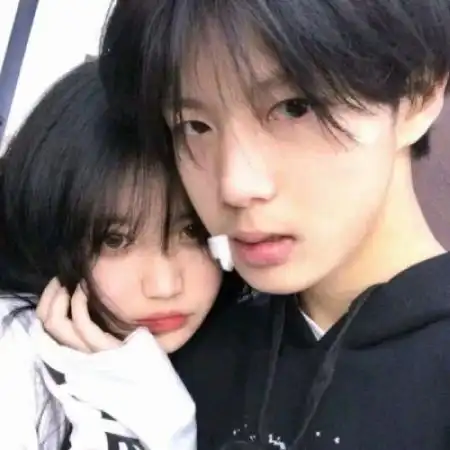  扣扣情侣头像你来我心里吧