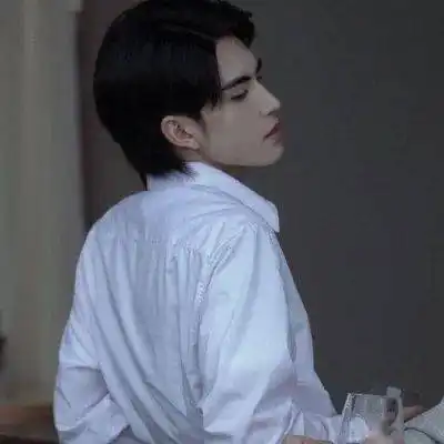  为什么男生喜欢抱女朋友的腰