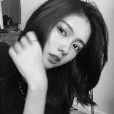  男生有时是不懂女生的忧伤,黑白女生头像伤感侧面头像