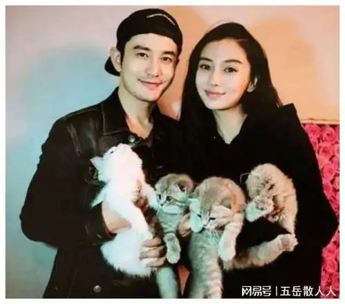  angelbaby离婚后首次露面,搭配的私服让人浮想联翩,意有所指吗