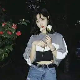  这两个是情侣头像