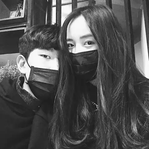  口罩蒙面神秘眷侣