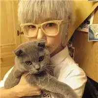  男子抱猫咪的qq头像有没